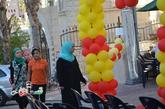 كفرقاسم- فيديو  : الافتتاح الكبير لمعرض ذوق العروس  سنين  يتحول الى مهرجان نسائي تسوقي كبير والحاجة عزية ترحب بالجميع